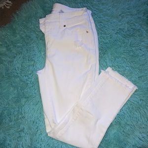 5/$25 Time and Tru cropped Mid-Rise jeans. Size 4